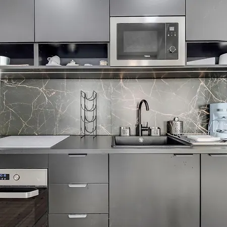 Charming One-bedroom Principe Real | By Airnest ליסבון